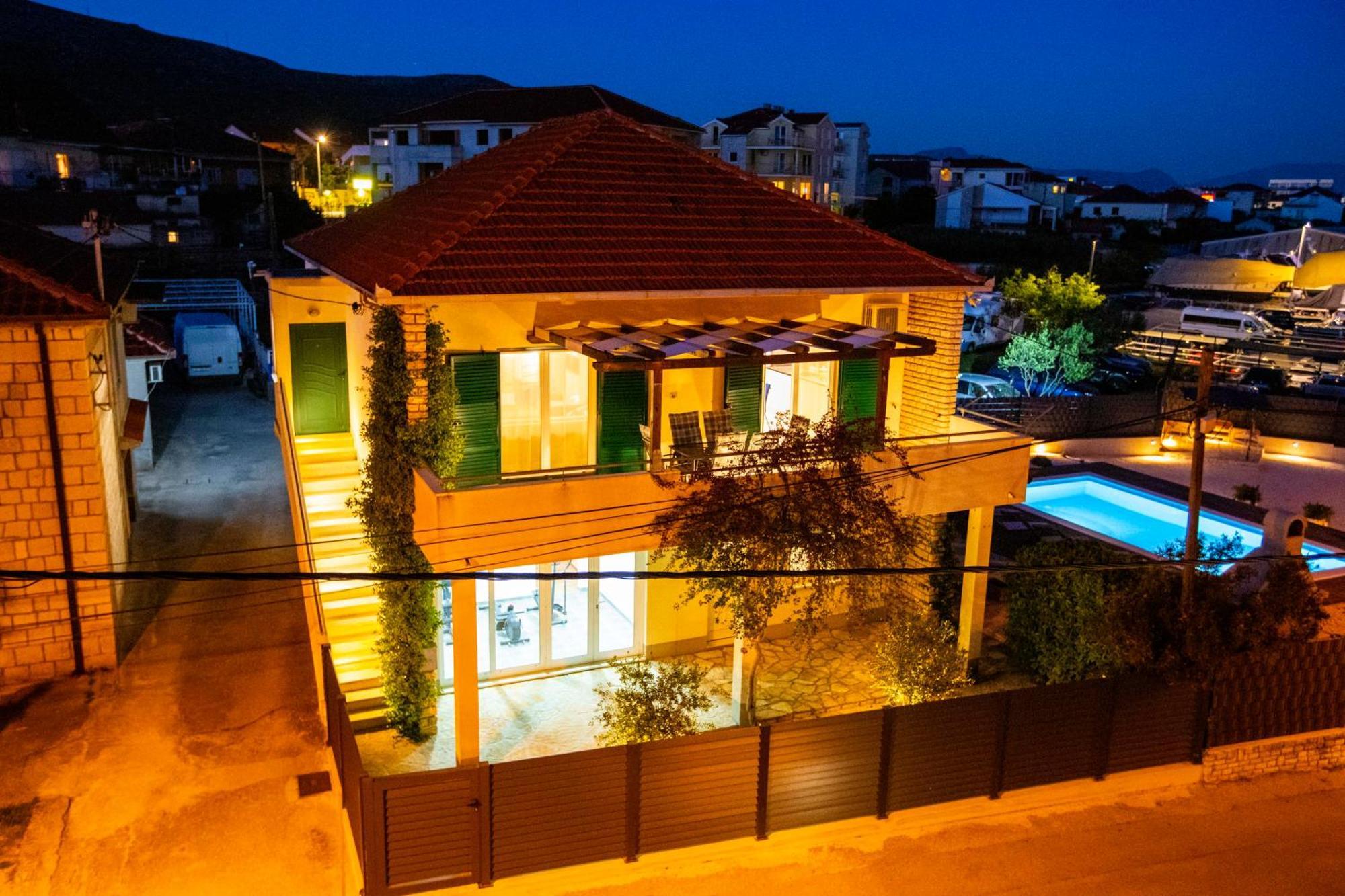Apartment Laura โตรกีร์ ภายนอก รูปภาพ
