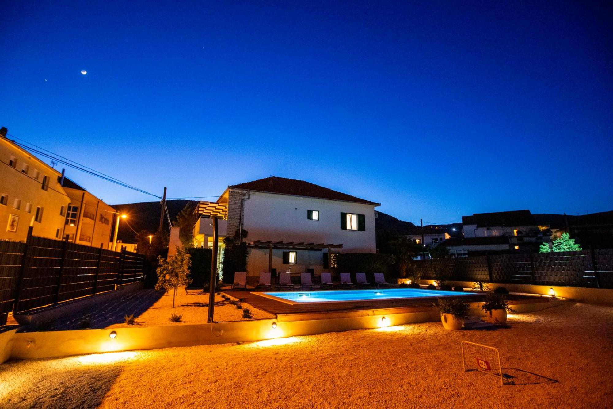 Apartment Laura โตรกีร์ ภายนอก รูปภาพ