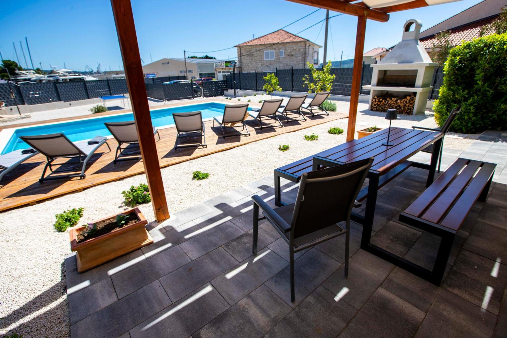 Apartment Laura โตรกีร์ ภายนอก รูปภาพ