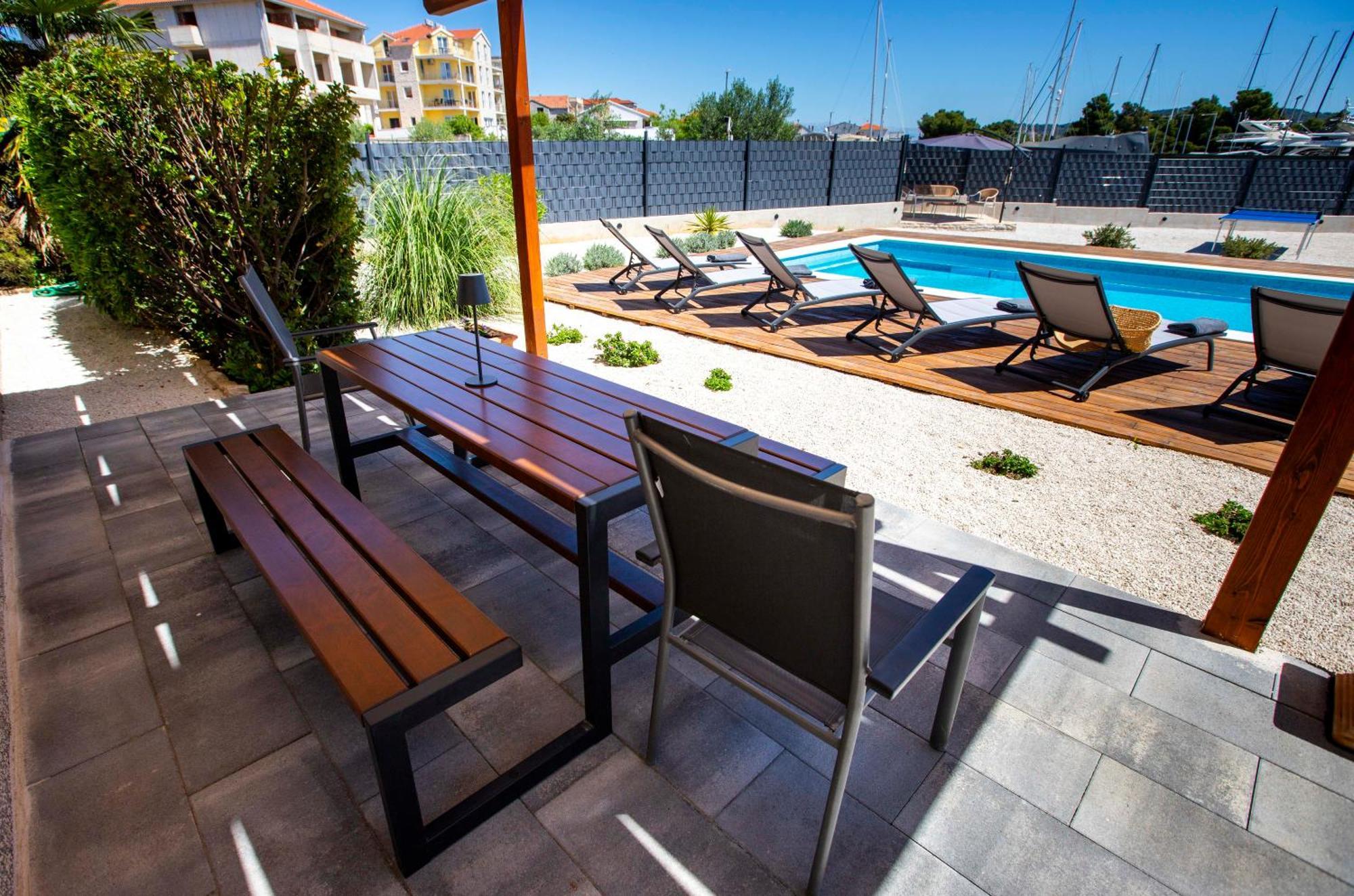 Apartment Laura โตรกีร์ ภายนอก รูปภาพ