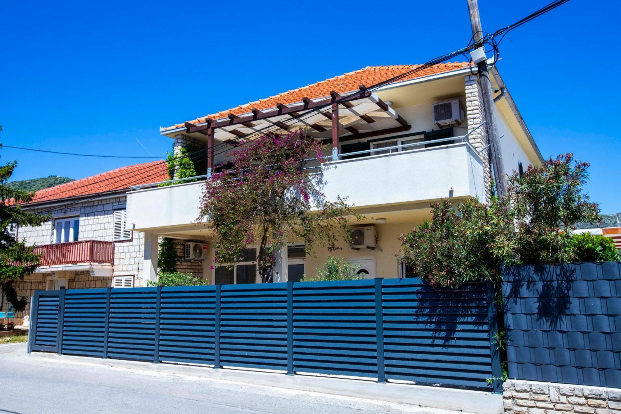 Apartment Laura โตรกีร์ ภายนอก รูปภาพ