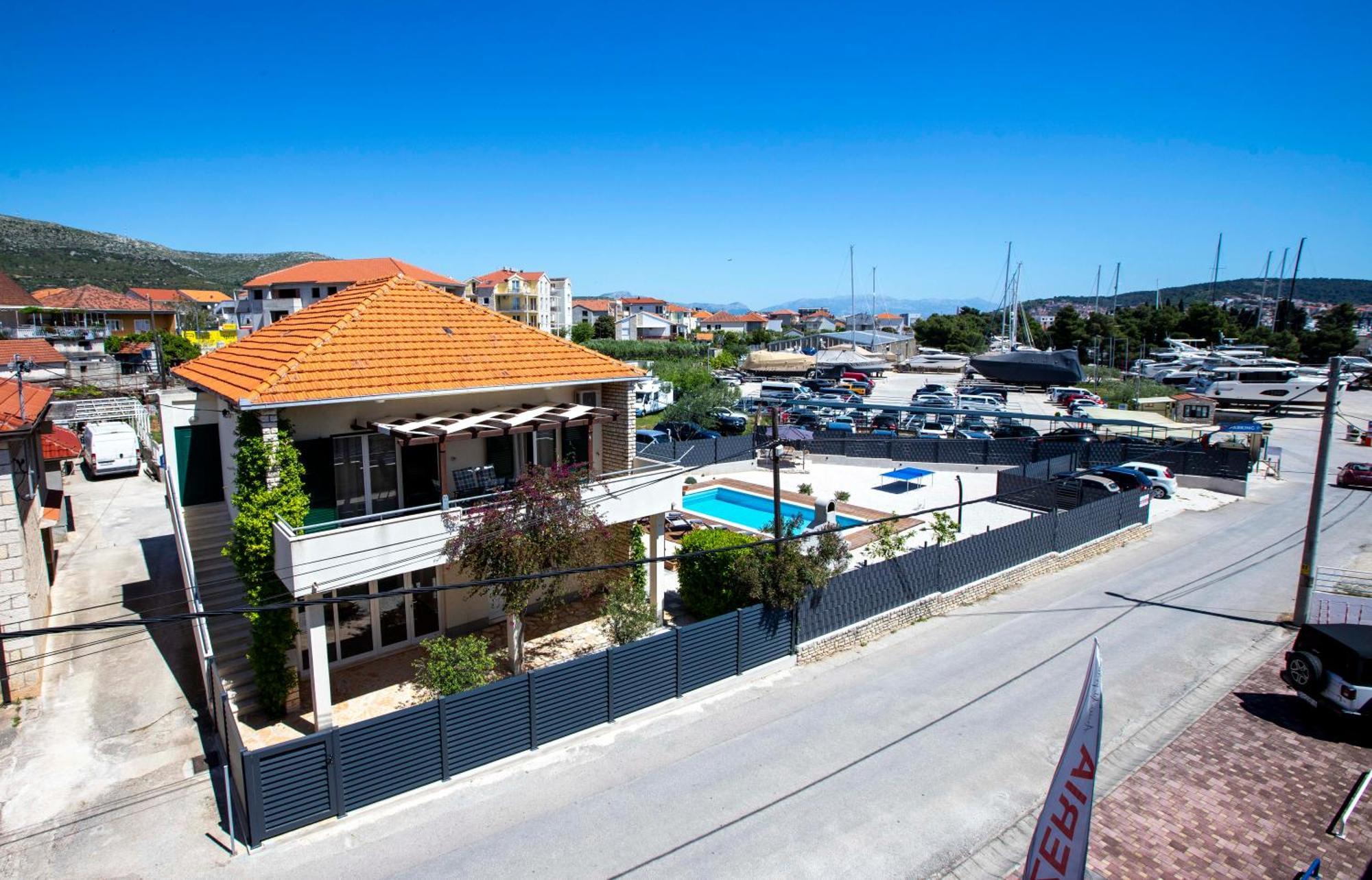 Apartment Laura โตรกีร์ ภายนอก รูปภาพ
