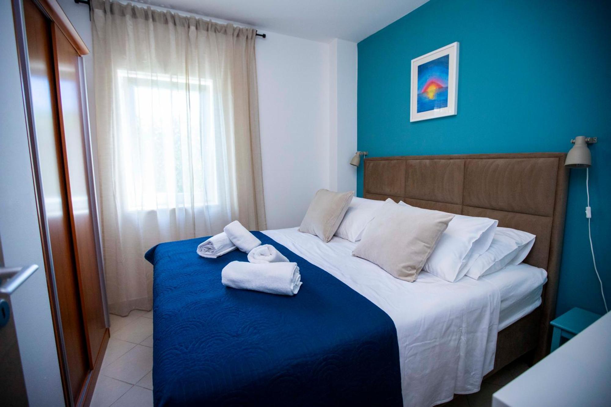 Apartment Laura โตรกีร์ ภายนอก รูปภาพ