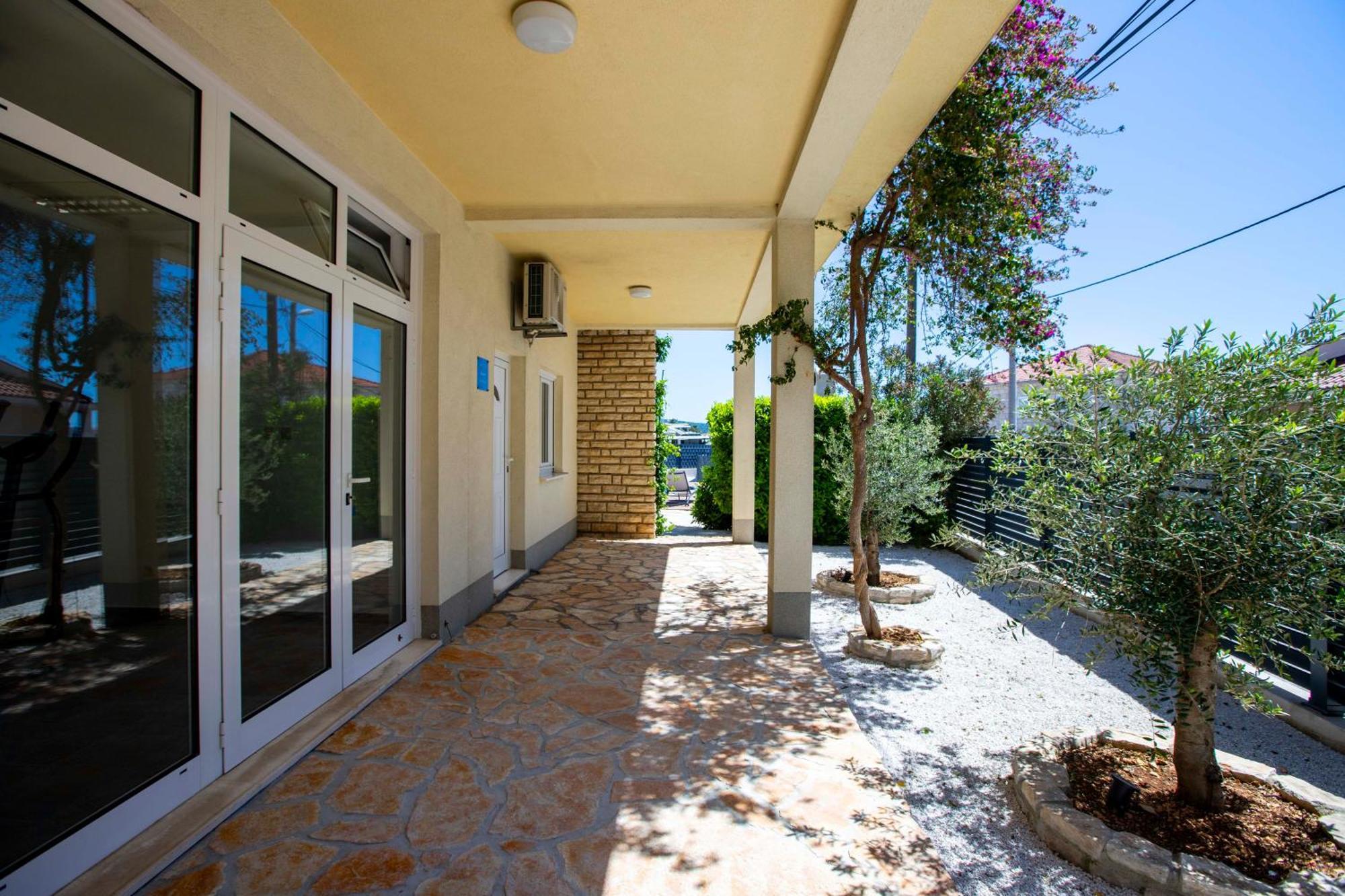 Apartment Laura โตรกีร์ ภายนอก รูปภาพ