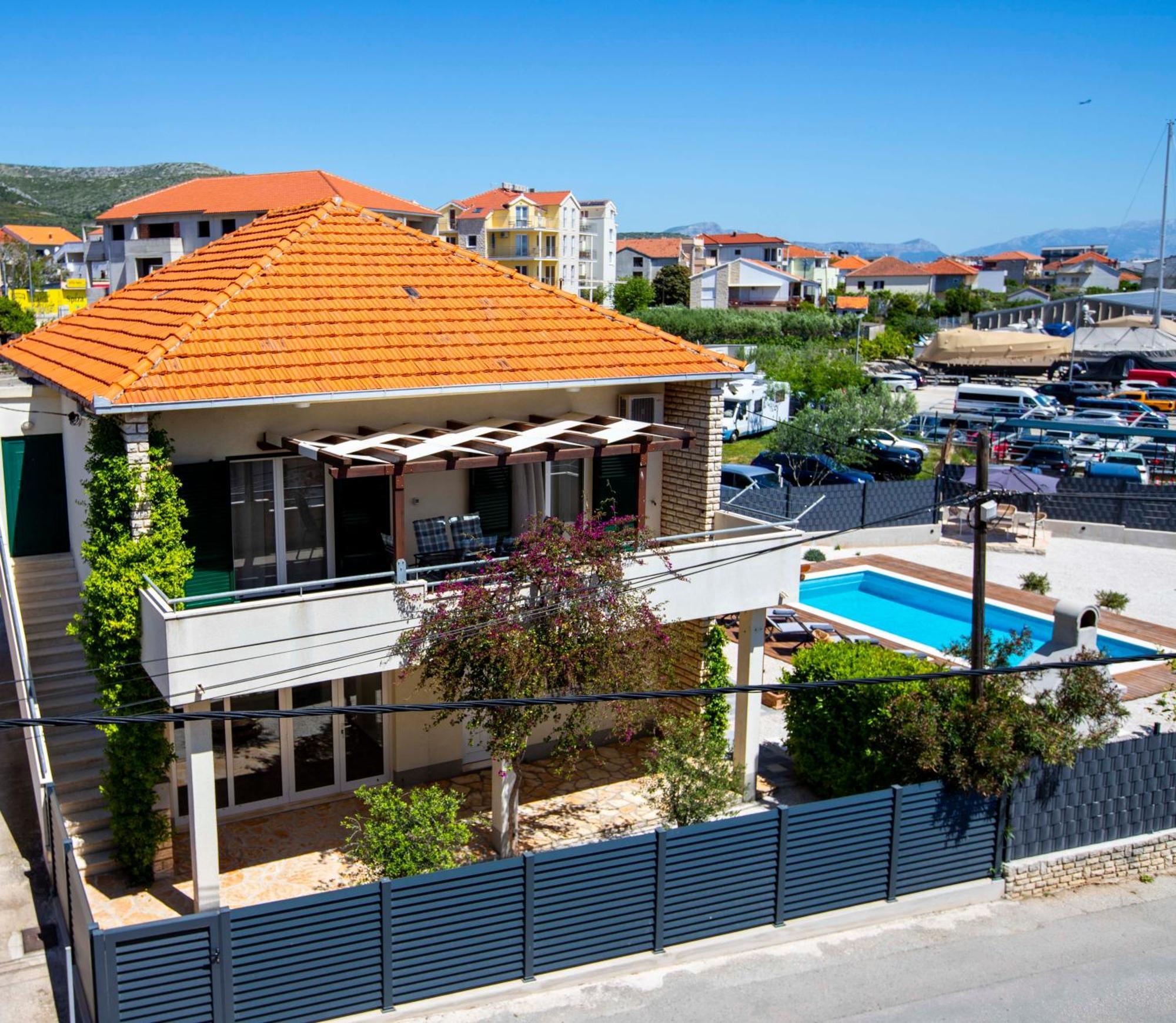 Apartment Laura โตรกีร์ ภายนอก รูปภาพ